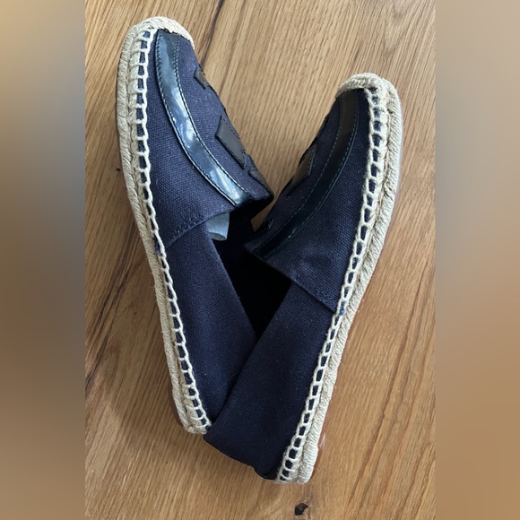 TORY BURCH LONNIE LOGO ESPADRILLES, SIZE 6. - Picture 5 of 9